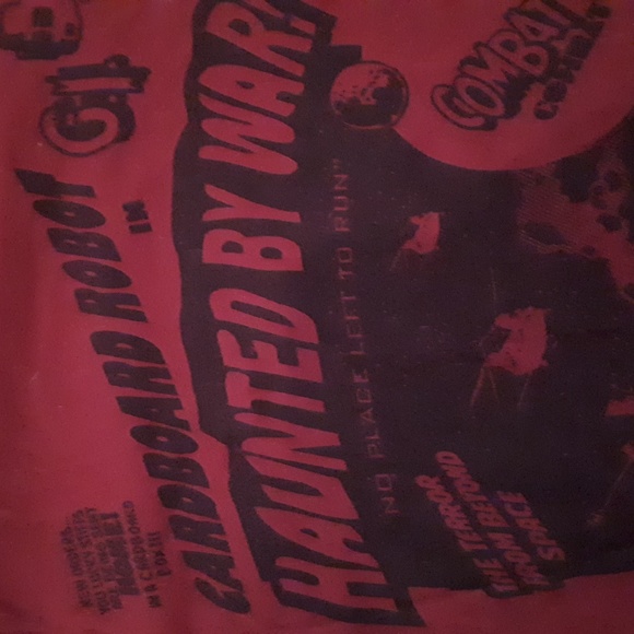 Cardboard Robot haunted by war red shirt sz small - Picture 4 of 7